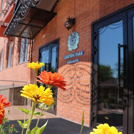 Golden Park Hotel Pavlodar Eksteriør billede