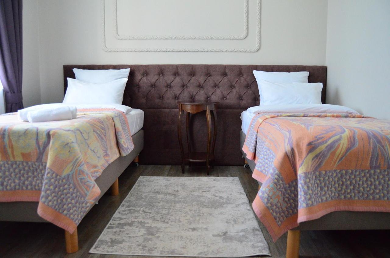 Golden Park Hotel Pavlodar Eksteriør billede