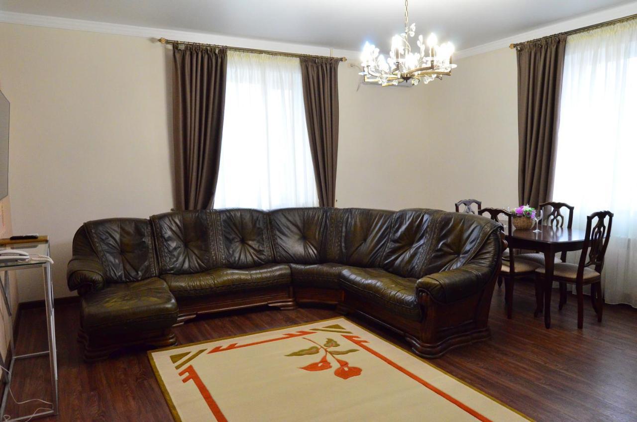 Golden Park Hotel Pavlodar Eksteriør billede