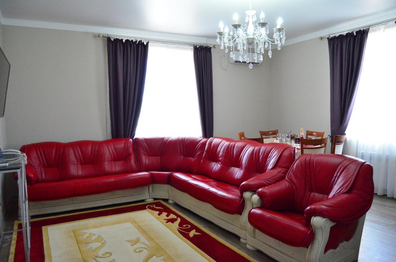 Golden Park Hotel Pavlodar Eksteriør billede